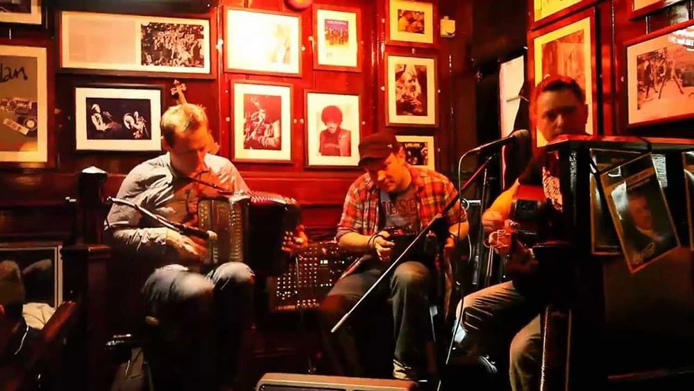 Playa Blanca Nightlife 1 Playa Blanca nightlife band playing in Irish pub