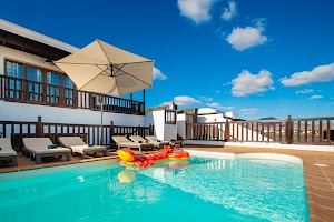 Playa Blanca villas to rent - Villa Vista Rey 38 Six Bed Holiday Rental - Villa Vista Rey - Playa Blanca Lanzarote place picture