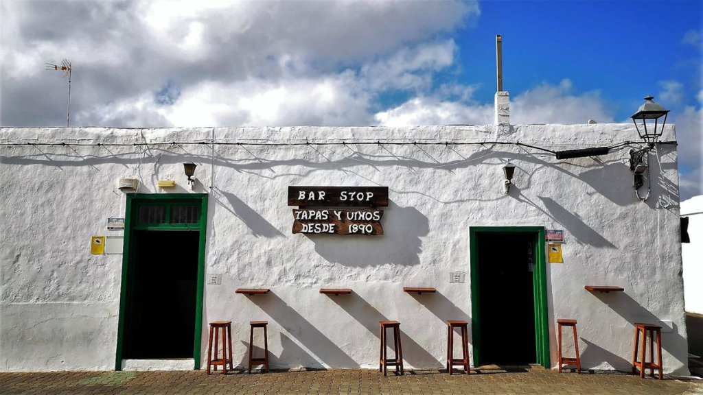 Best Bars in Playa Blanca for Drinks 7 bars in playa blanca
