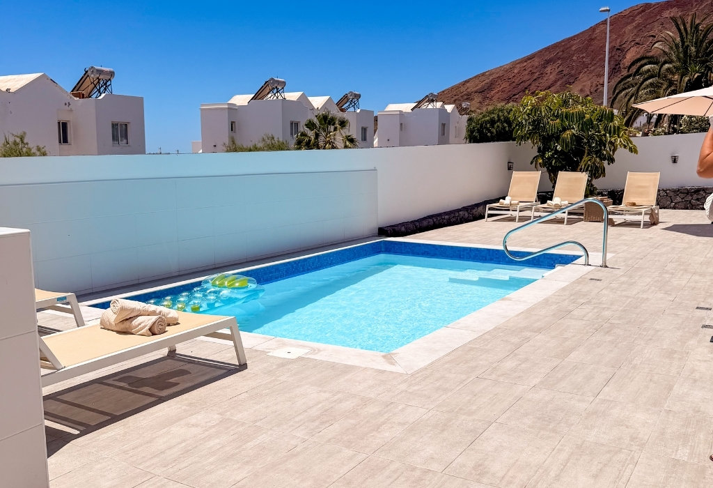Villas in Playa Blanca - Villa Vista Oceana 1 Villa Vista Oceana Private Heated Pool with Sun Loungers